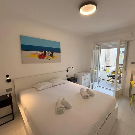 Art - Reception Apartment Trieste